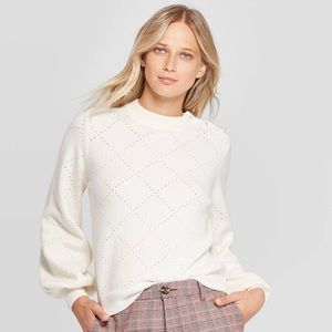 Crewneck Pullover Sweater with Pearl buttons